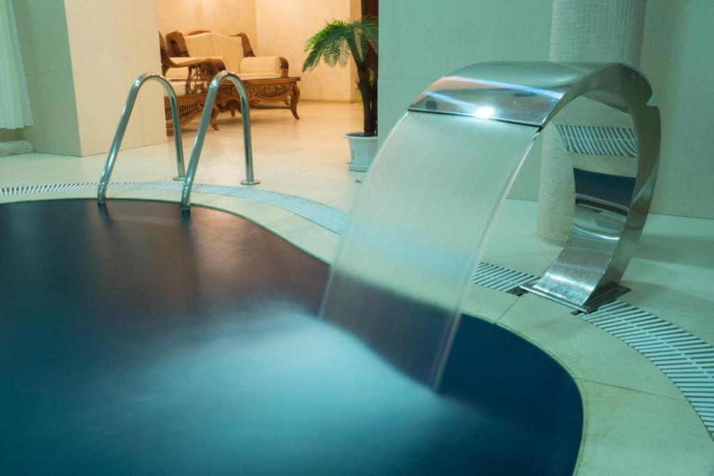 Ar Nuvo Hotel Karagandi Kültér fotó